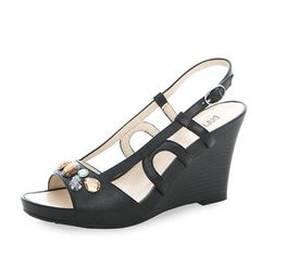 鑫志達鞋業(yè)產品圖片 鑫志達鞋業(yè)店鋪裝修圖片