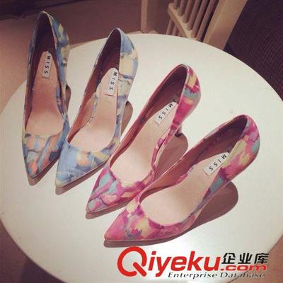 3月新款 2015廠家直銷春夏季細(xì)跟女鞋進(jìn)口水染印花嫩粉尖頭淺口高跟單鞋圖片|3月新款 2015廠家直銷春夏季細(xì)跟女鞋進(jìn)口水染印花嫩粉尖頭淺口高跟單鞋產(chǎn)品圖片由深圳市龍崗區(qū)三毛鞋業(yè)批發(fā)商行公司生產(chǎn)提供-