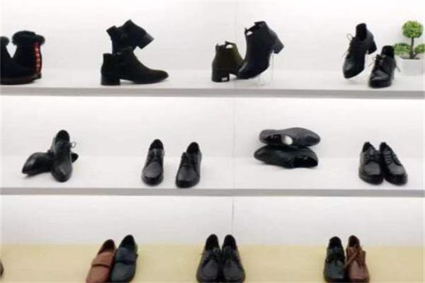 路上鞋業(yè) 從腳步到時(shí)尚，鞋業(yè)的發(fā)展與未來(lái)展望